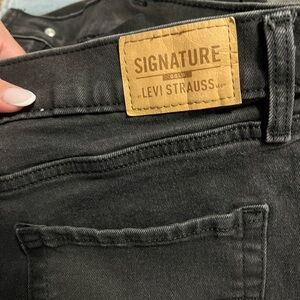 Levi stretchy mom jeans (cropped)